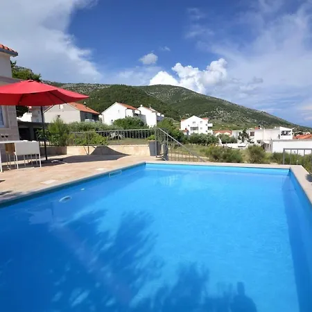 Magalia Villa *