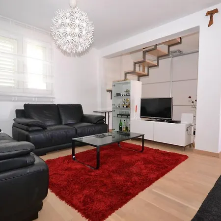 Magalia Villa